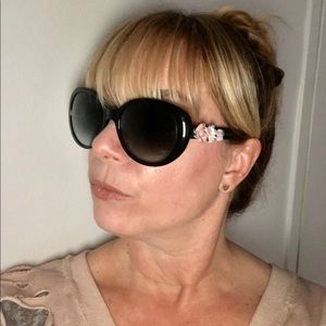 Authentic Dolce And Gabana Rose Buds